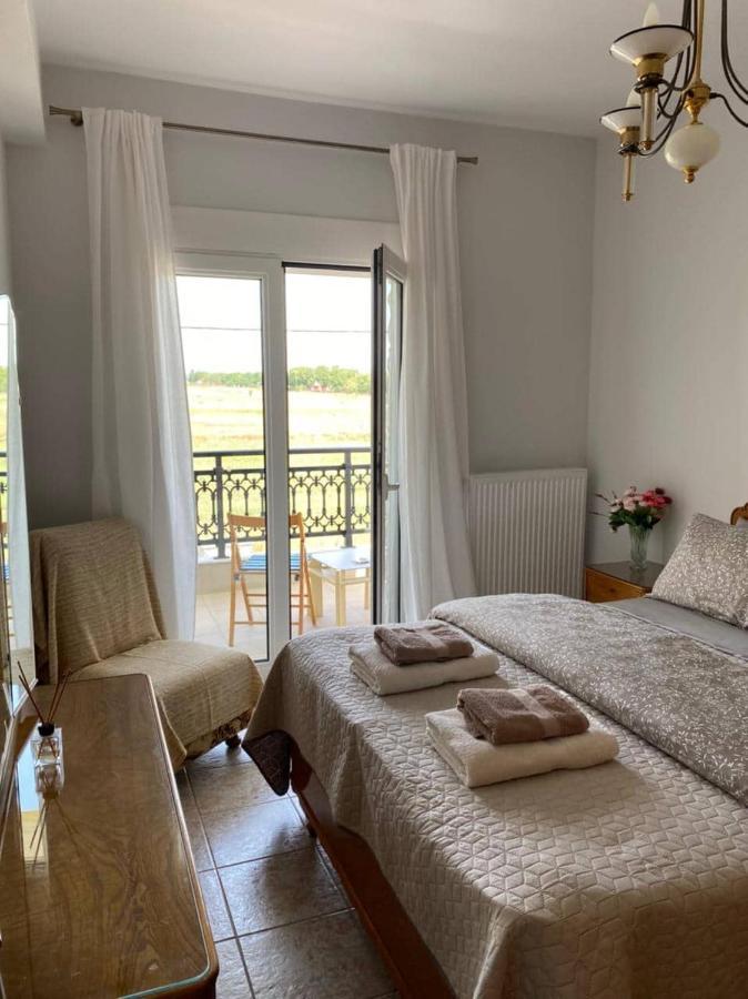 Polys Apartment And Paraskevi Studio With View Ptolemaida Esterno foto